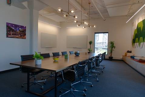 A conference room with a table and chairs

Description automatically generated